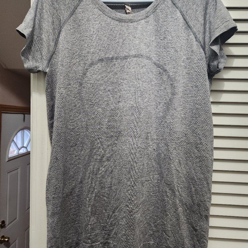 Lululemon swiftly tech in color slate. Size 14 women